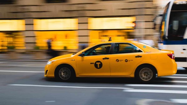 Comment installer un système de caméras de sécurité sur une flotte de taxis pour une meilleure surveillance?